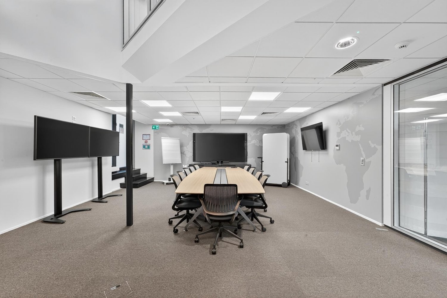 340m² office