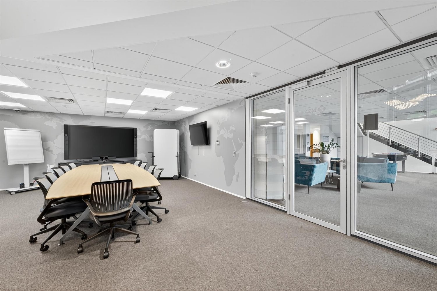 340m² office