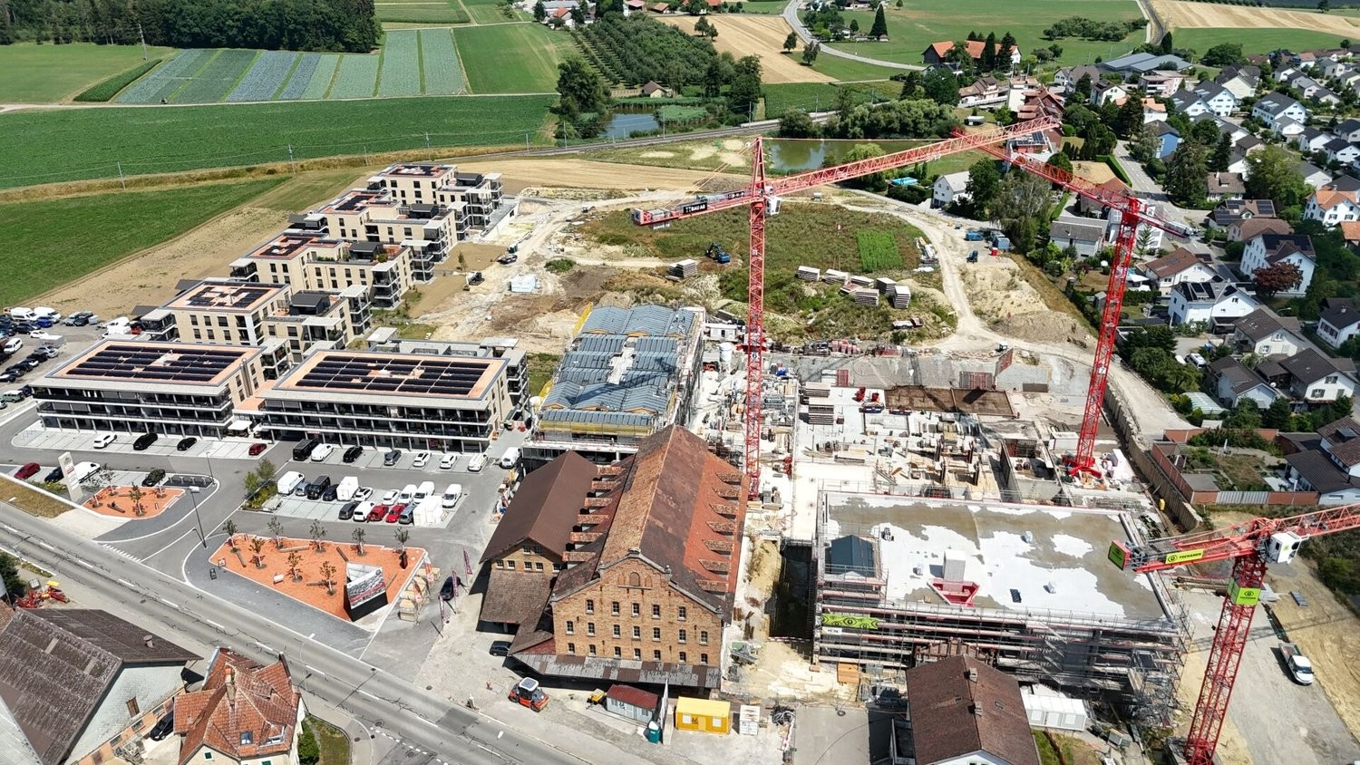 Commercial, Foto 1 von 10
