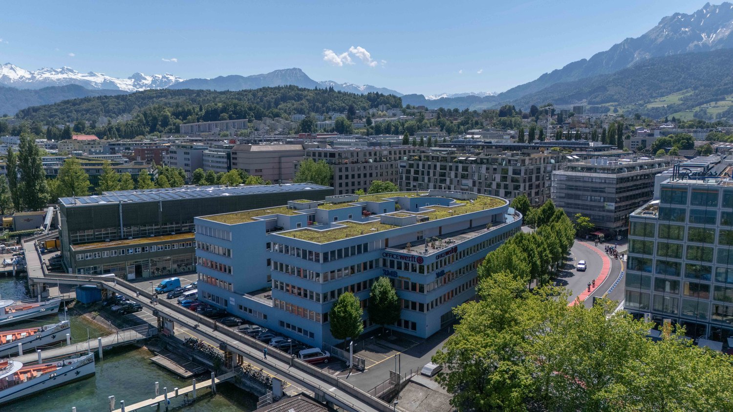 590m² office