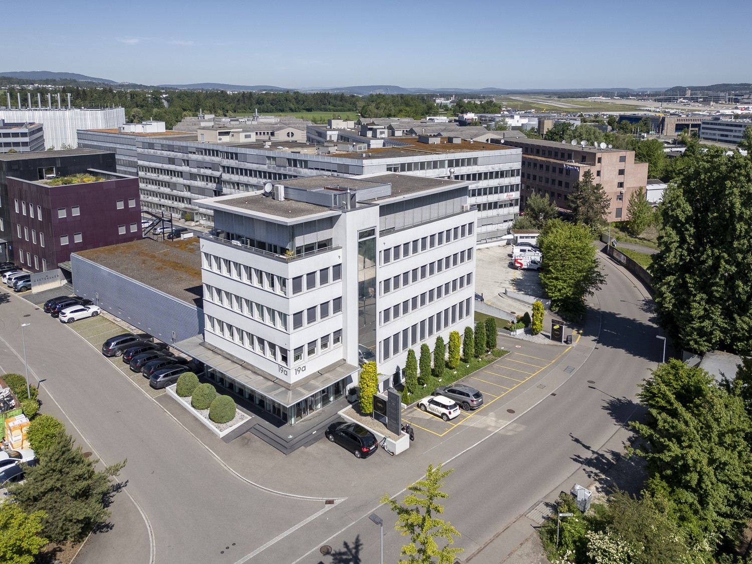 863m² office