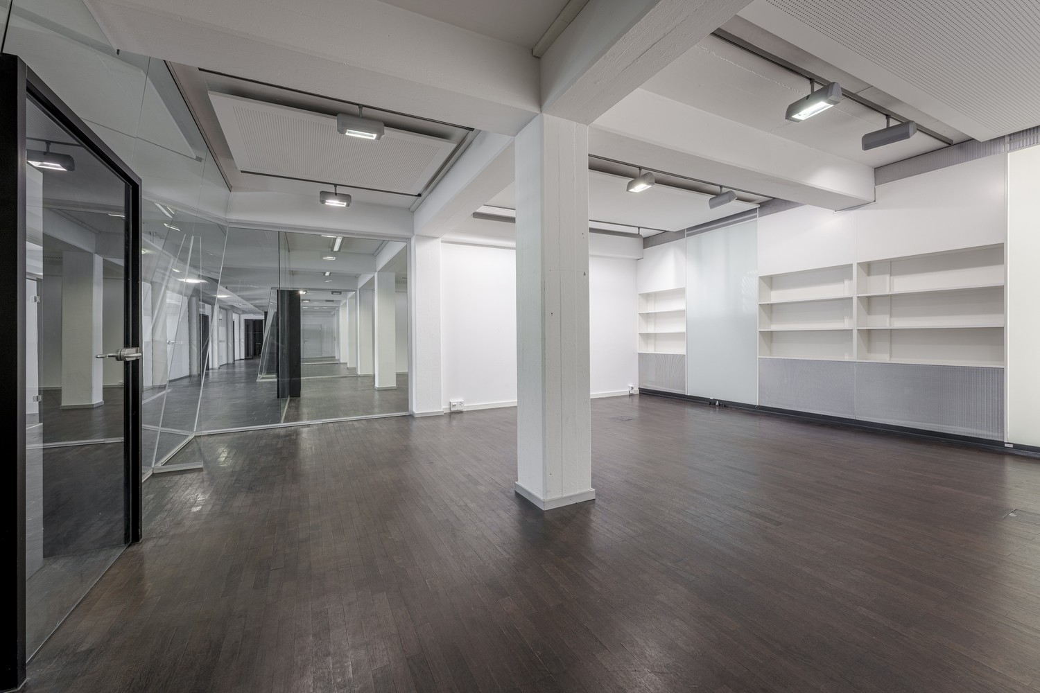 863m² office