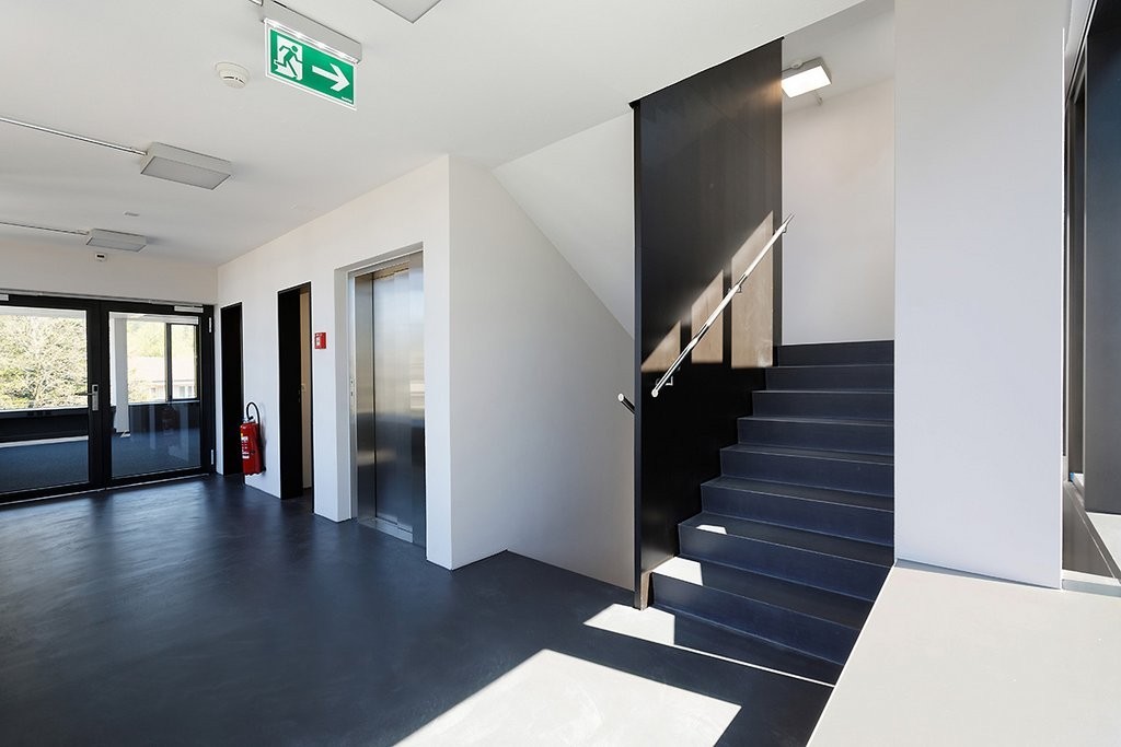 186m² office
