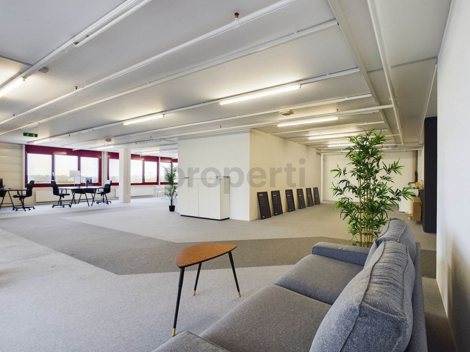 Bureau de 250m², photo 1 sur 7