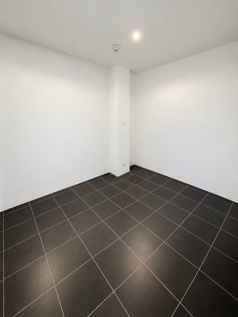 99m² shop