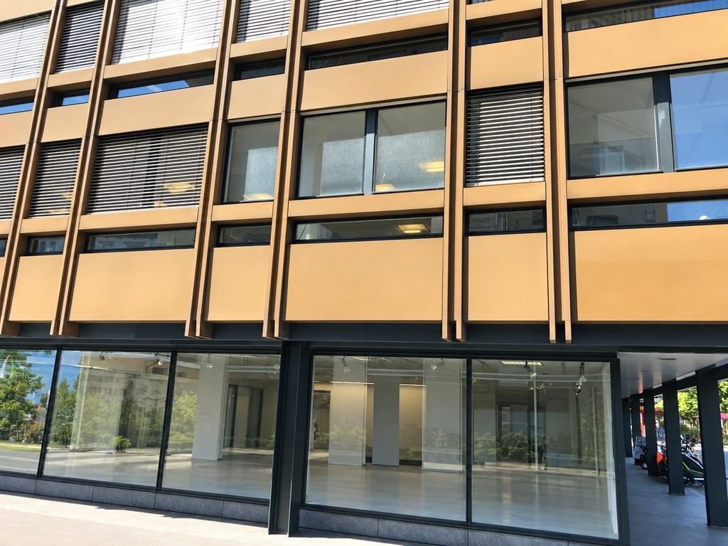 99m² shop