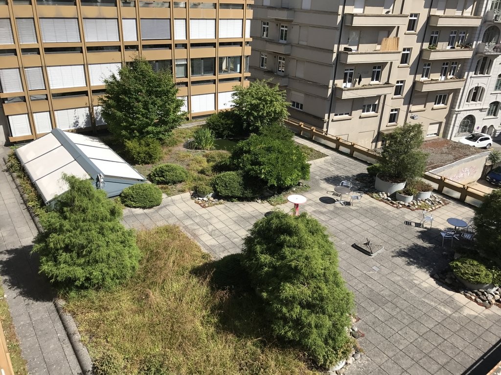99m² shop
