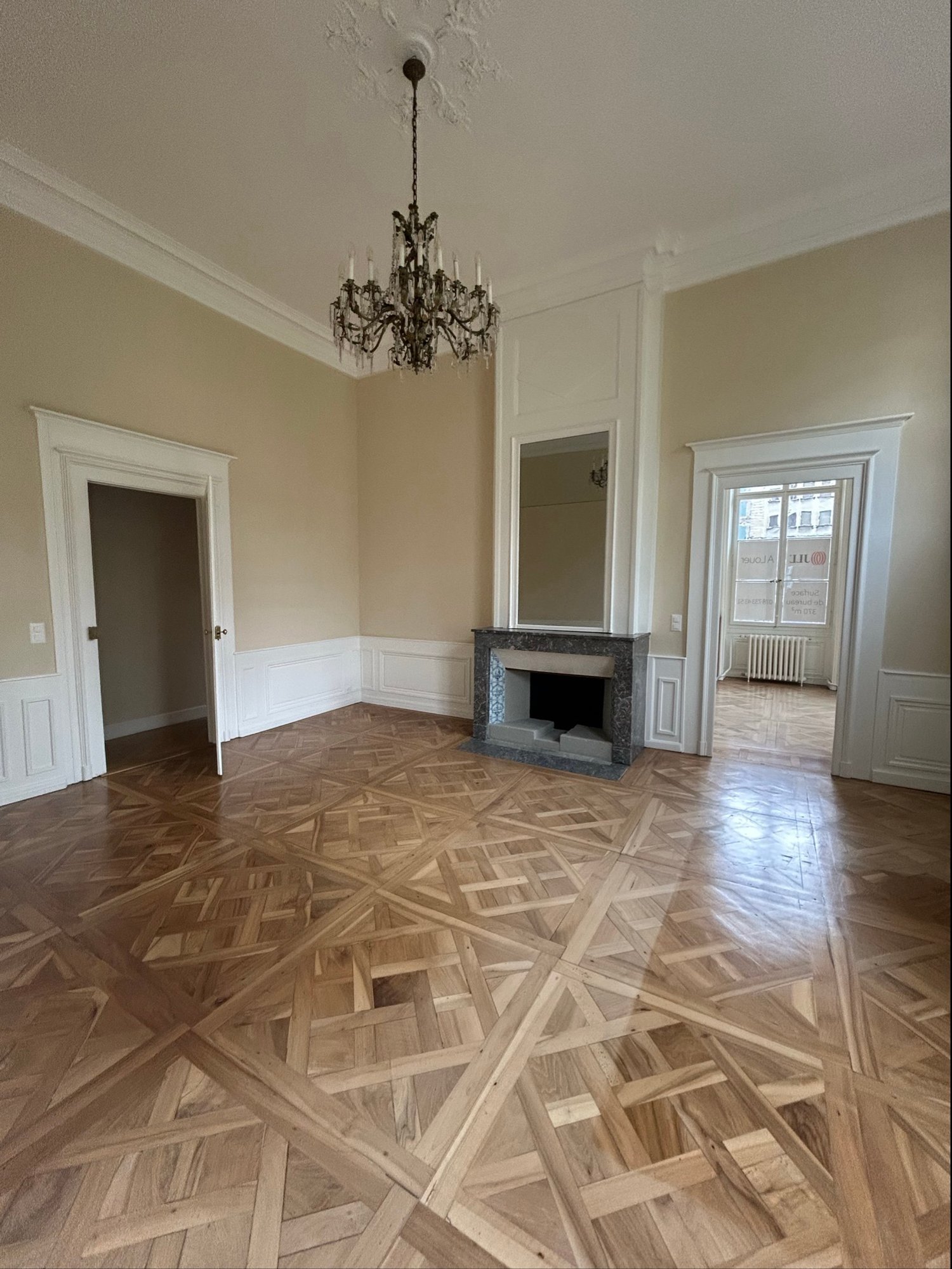 370m² office