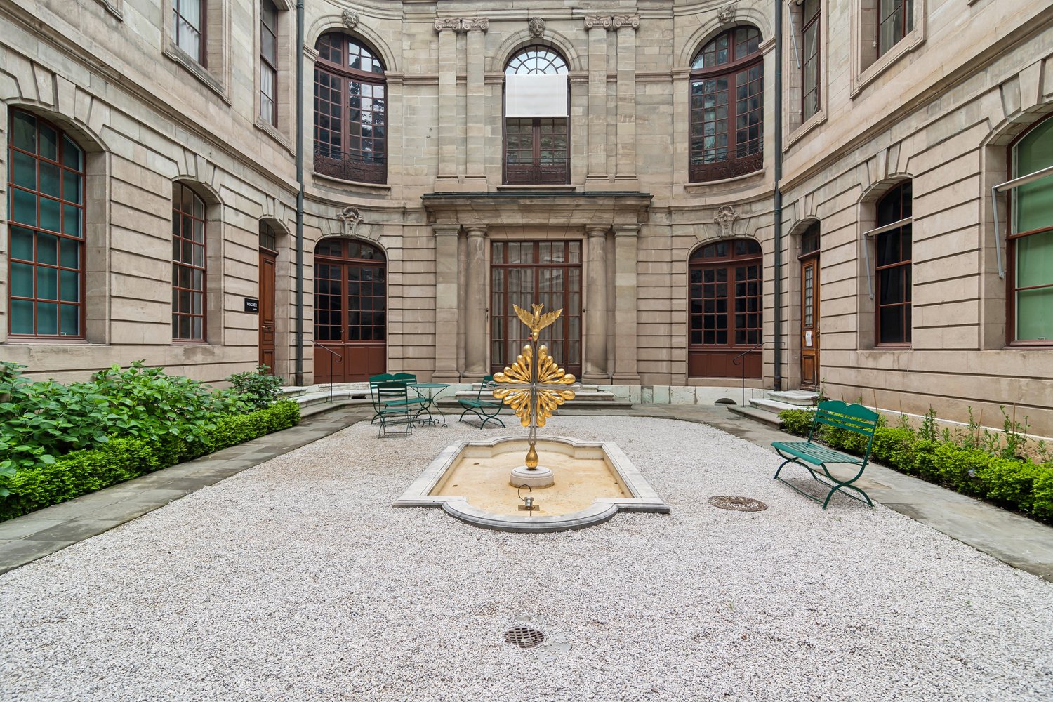 370m² office