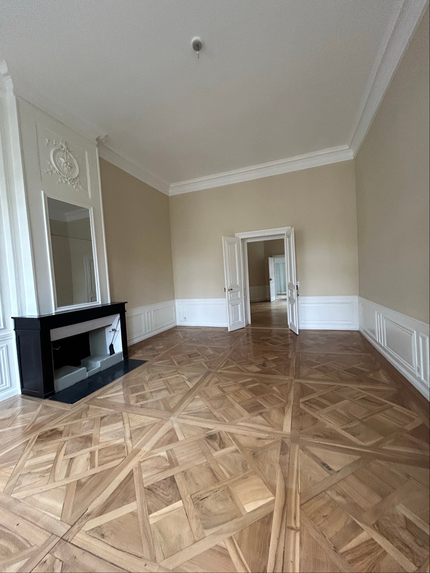 370m² office