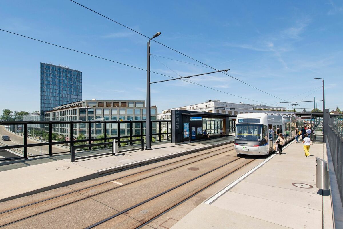2795m² office