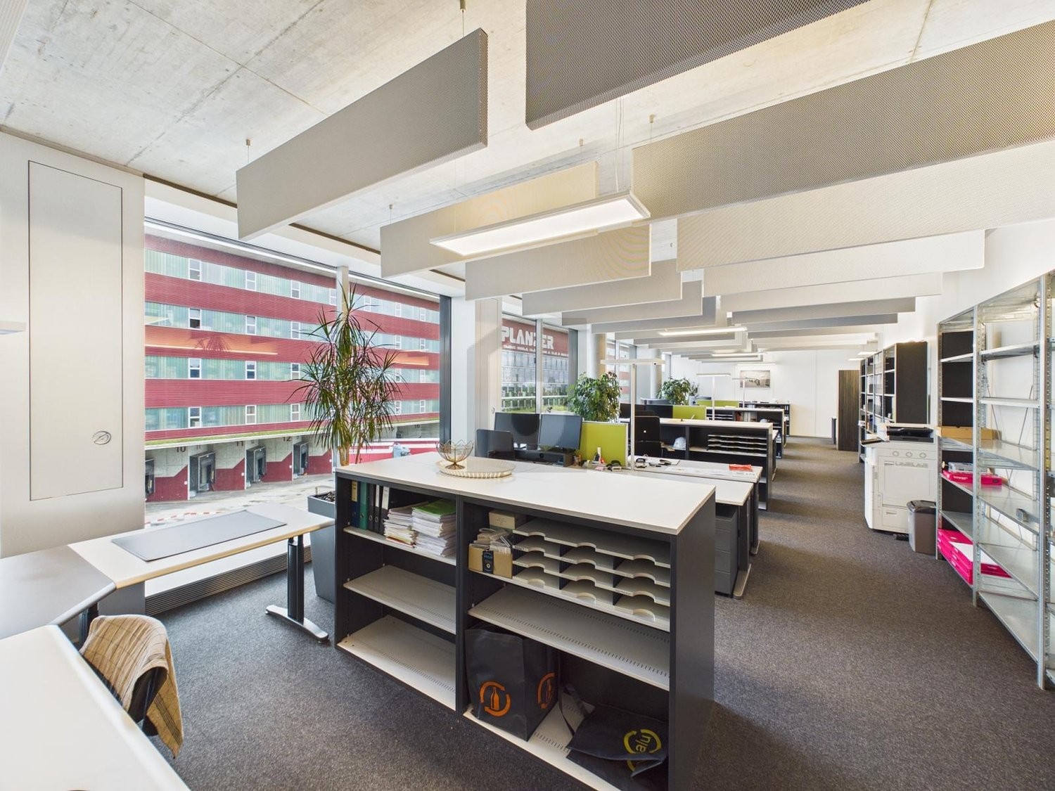 112m² office