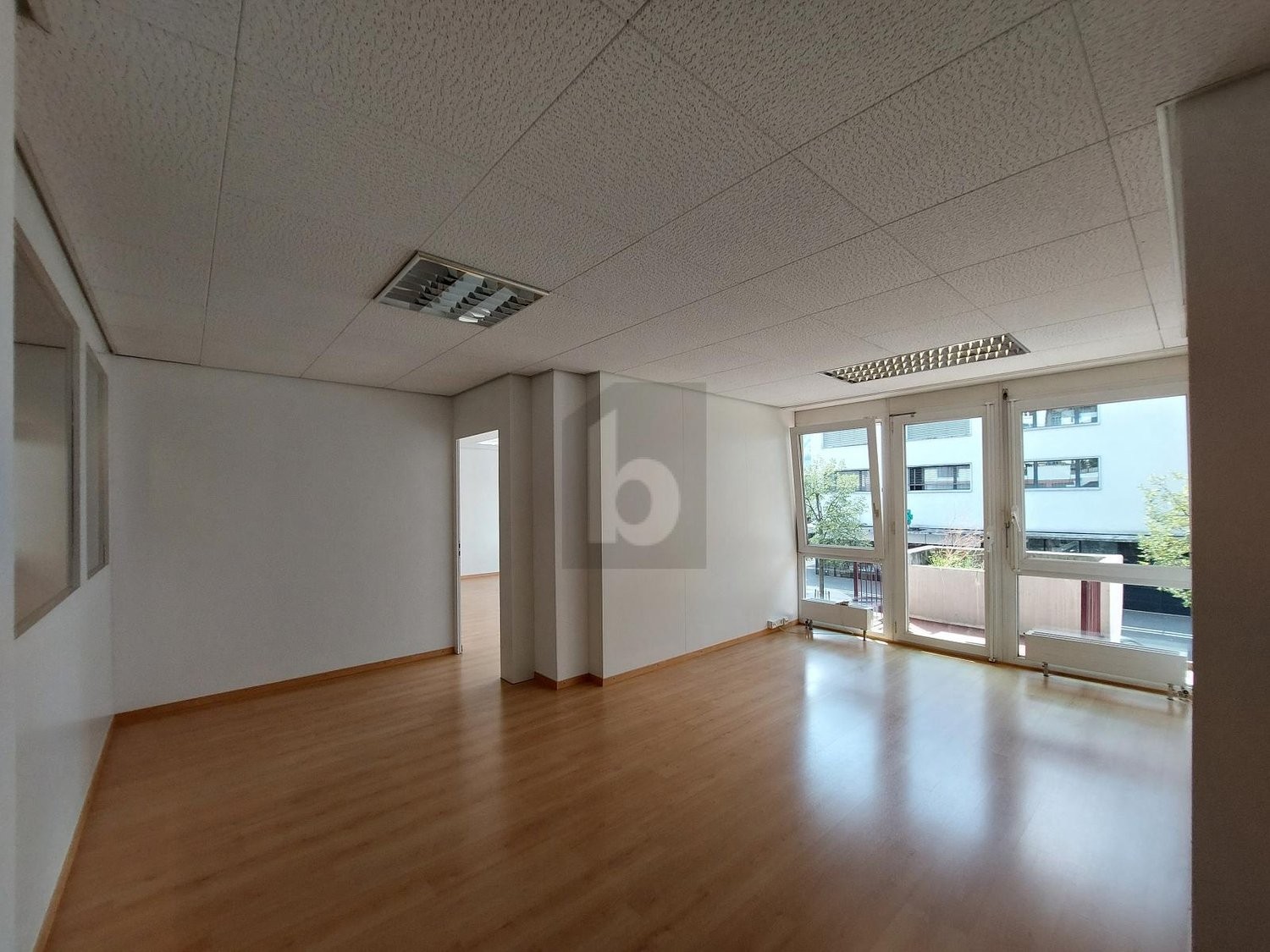 125m² office