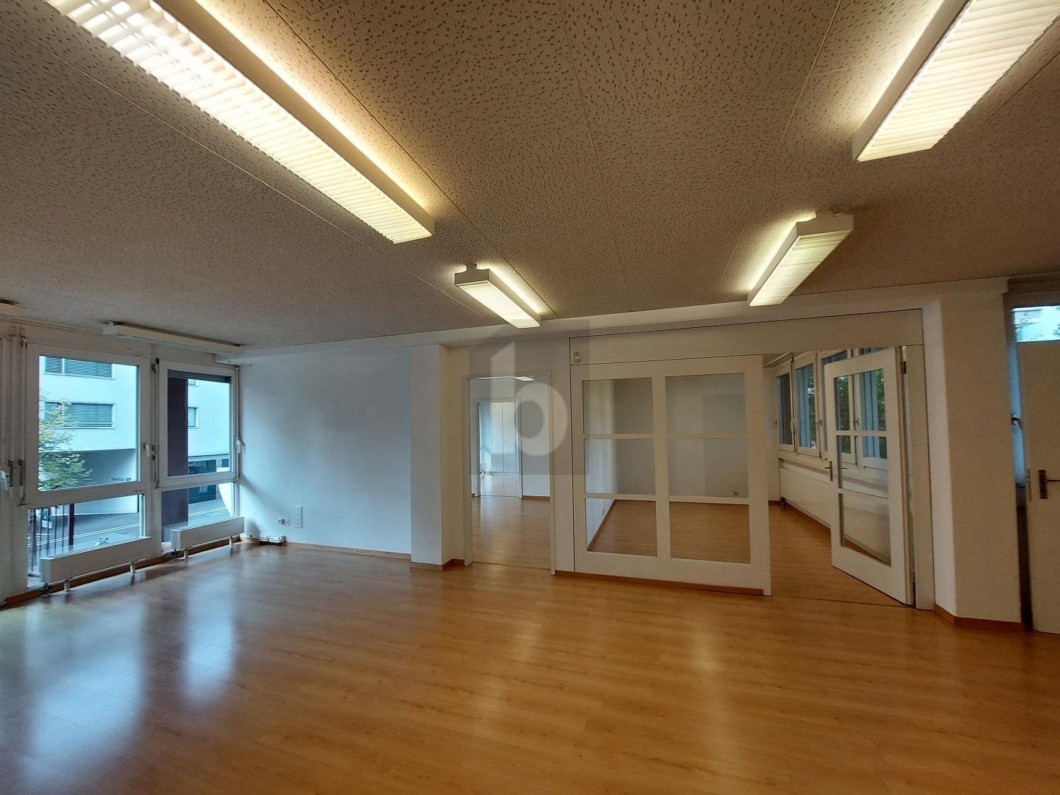 125m² office