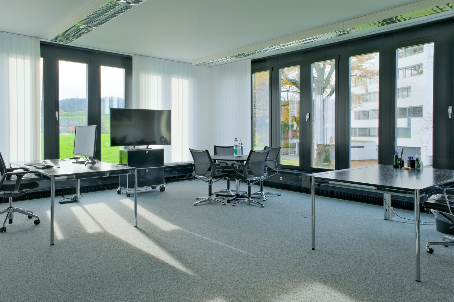 600m² office