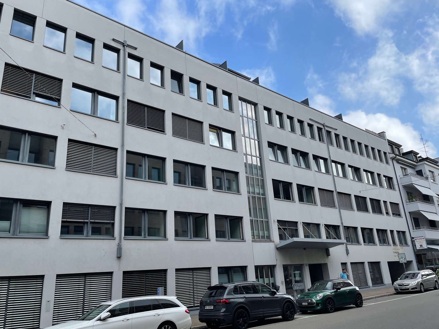 200m² department store