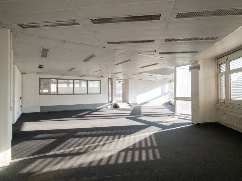 290m² industrial object, photo 2 of 4