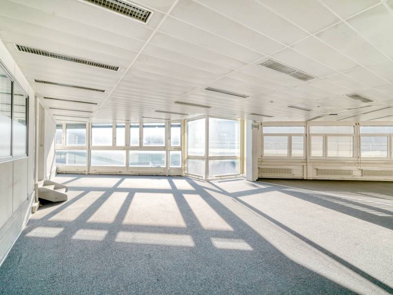 290m² industrial object, photo 3 of 4