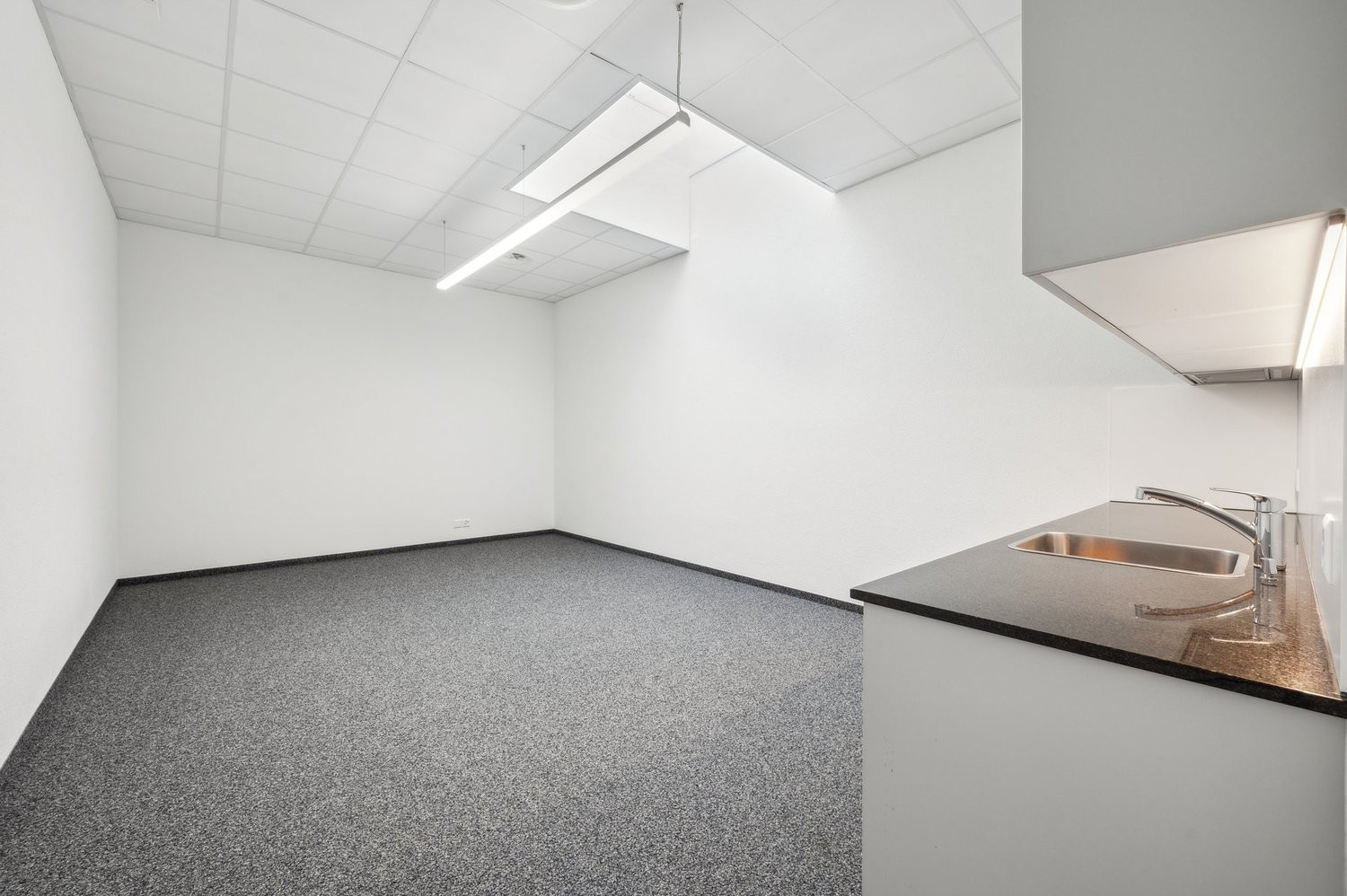 258m² office