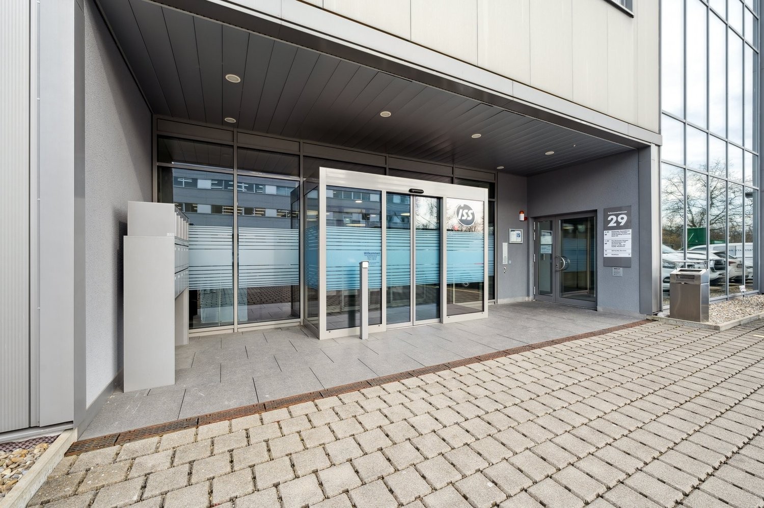 258m² office