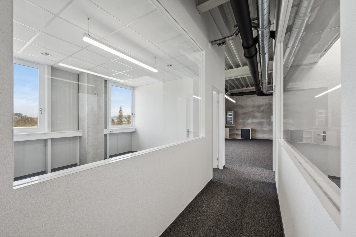 258m² office