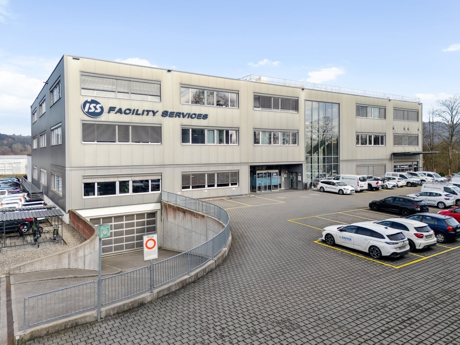 258m² office