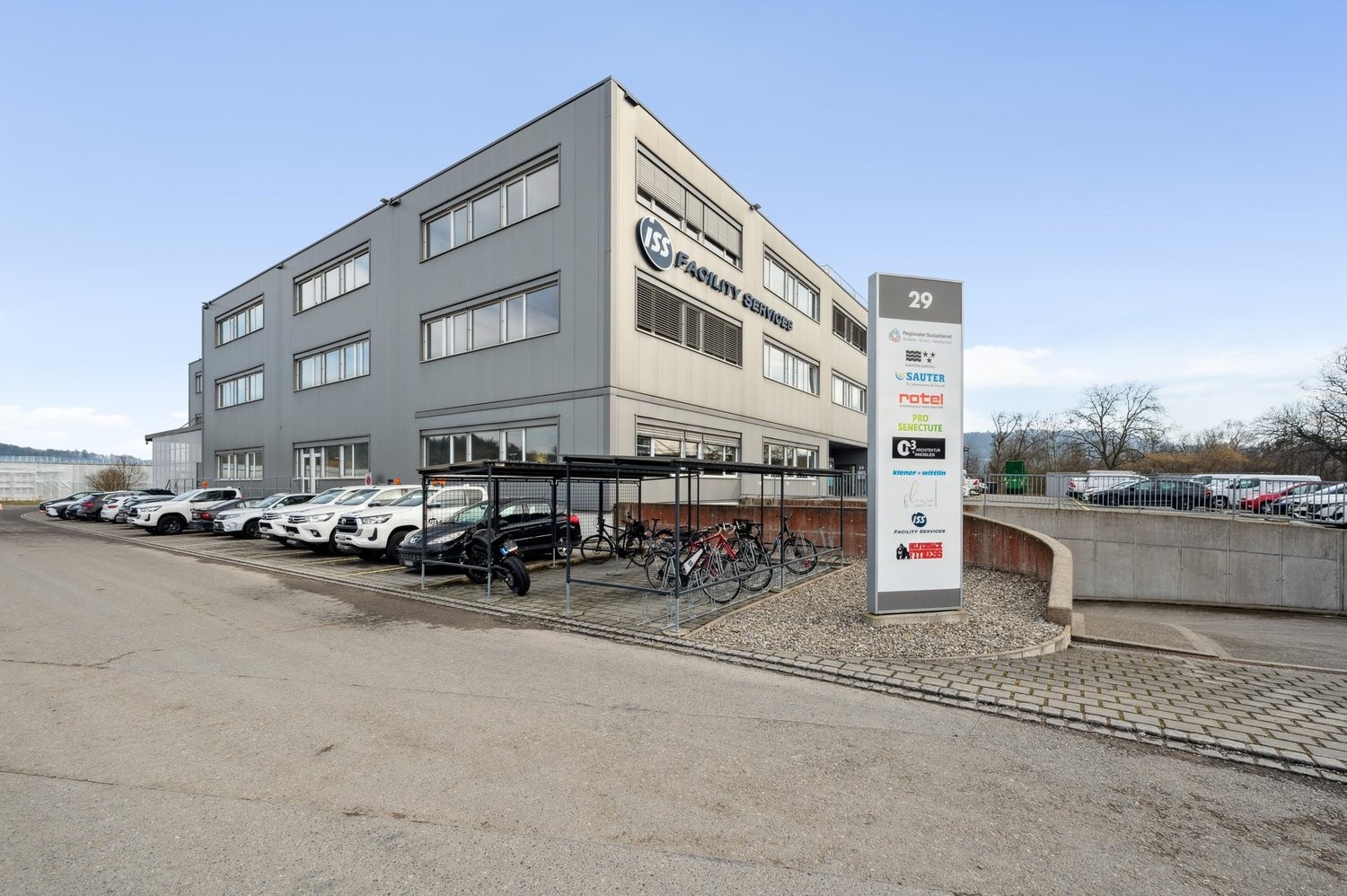 258m² office