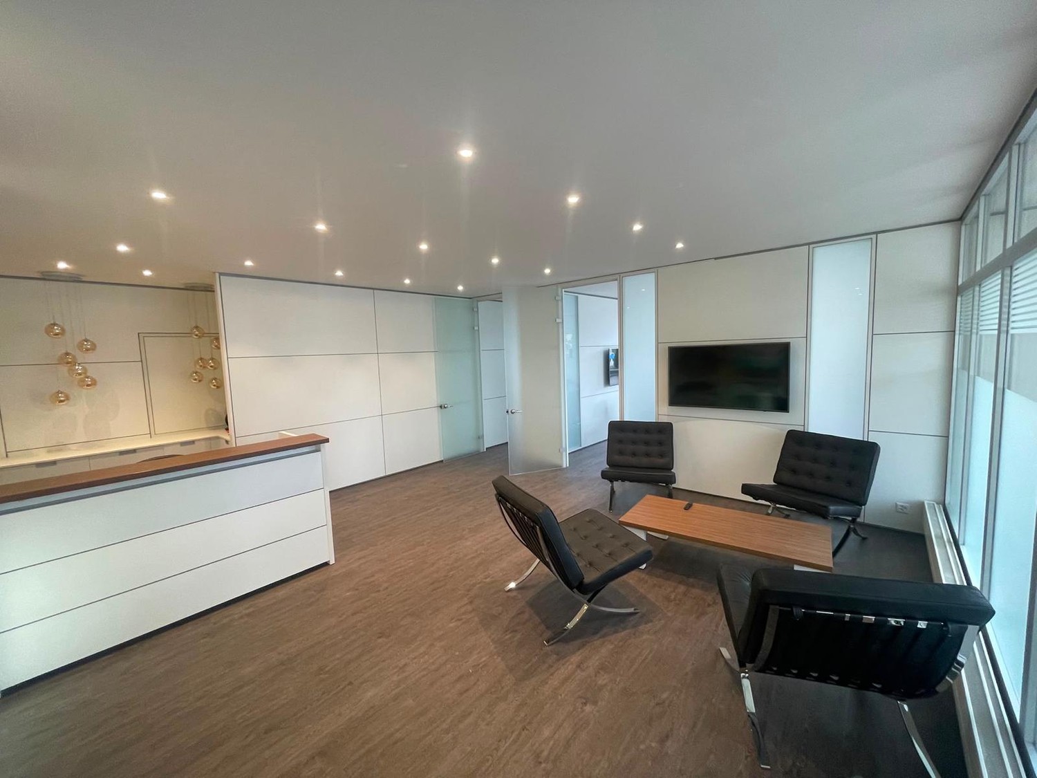 310m² office, Foto 1 von 10