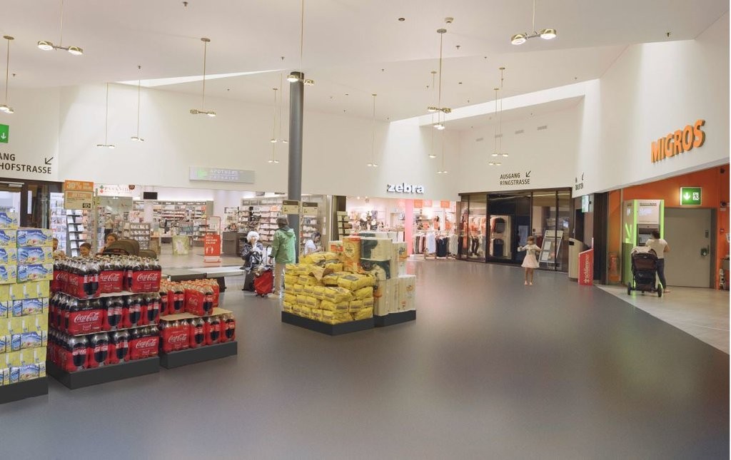 326m² shop