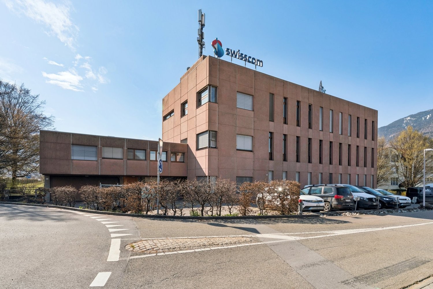 200m² commercial