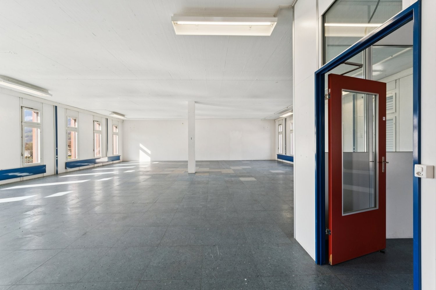 200m² commercial