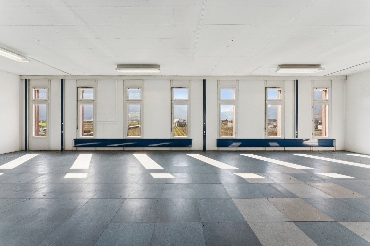 200m² commercial