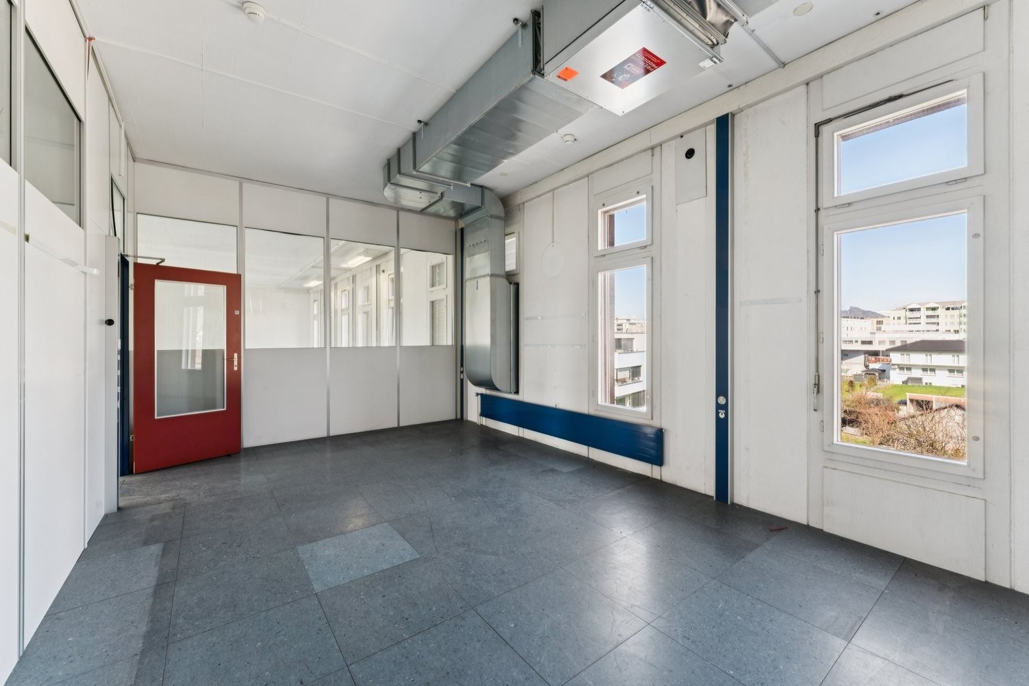 200m² commercial