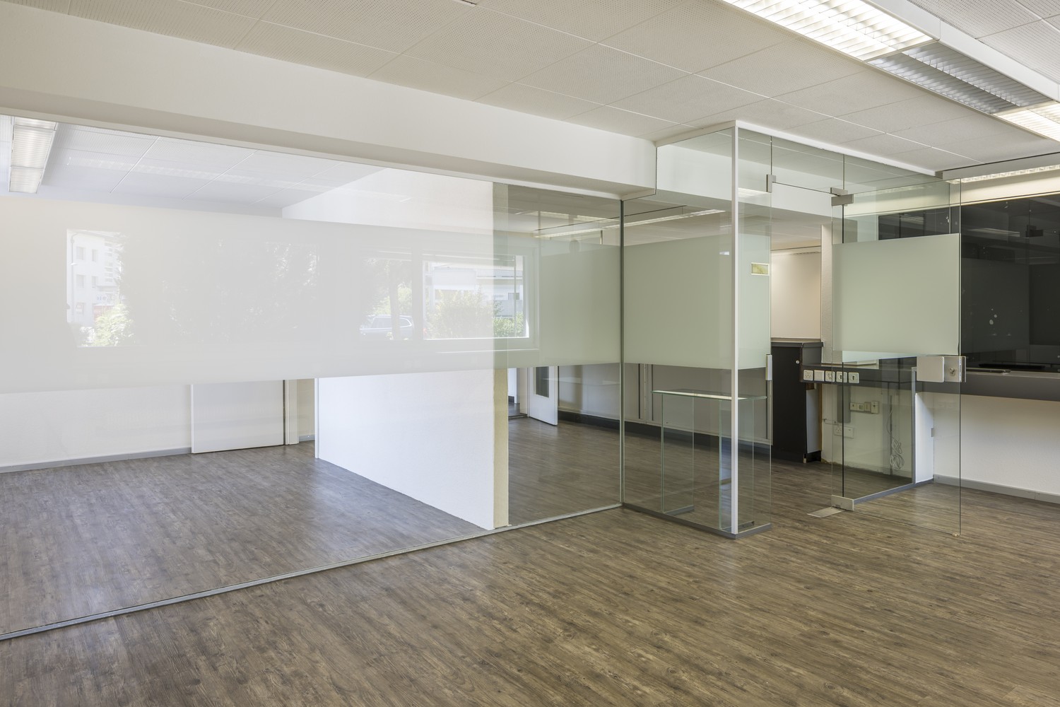 125m² office
