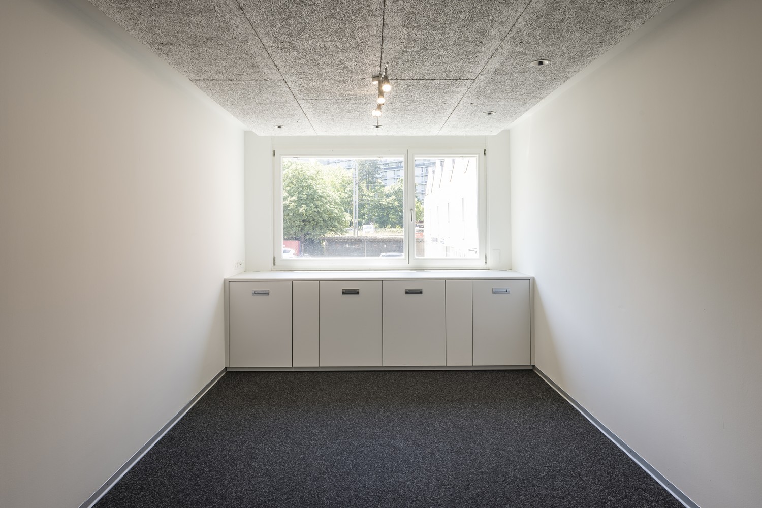 125m² office