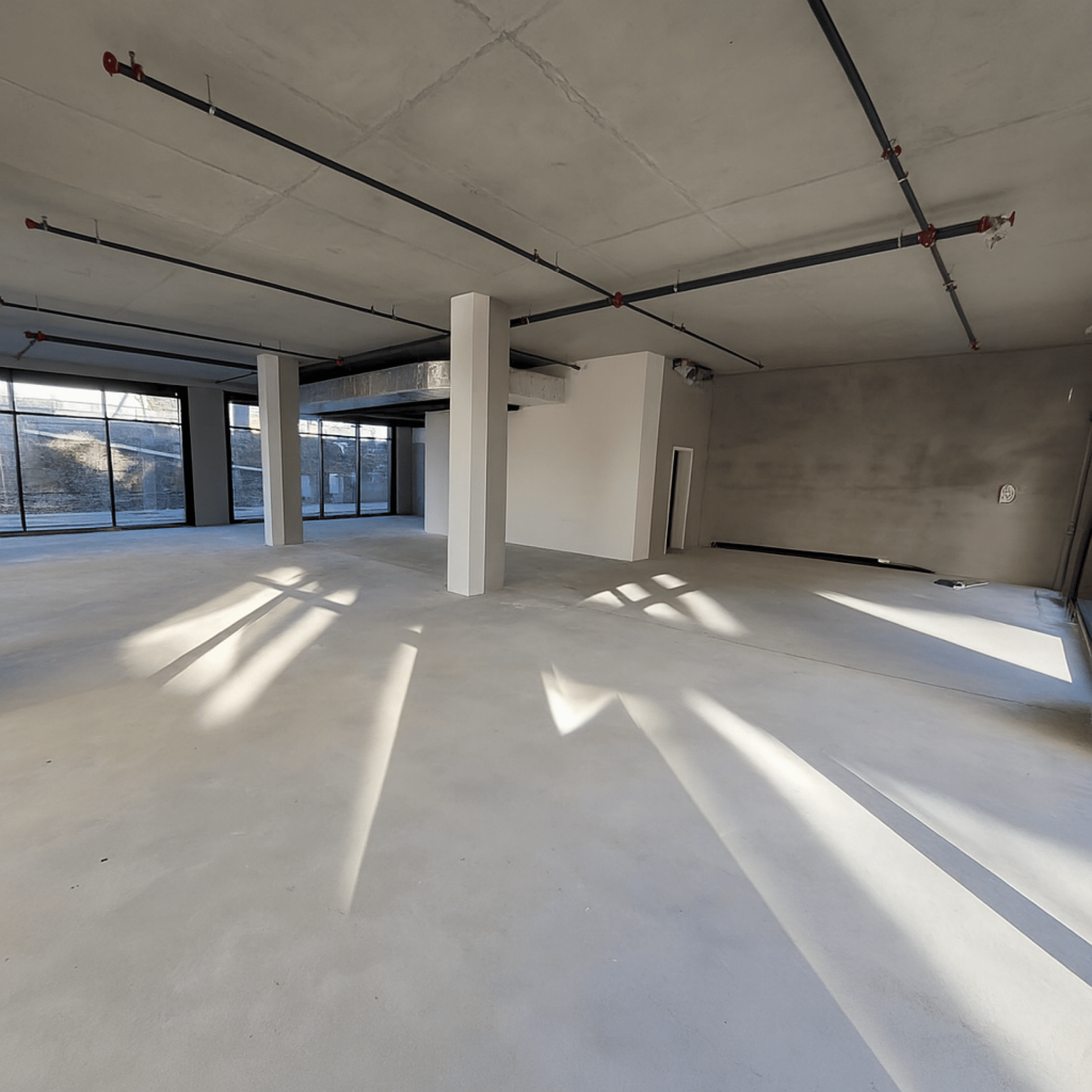 196m² Gewerbe, Foto 3 von 5