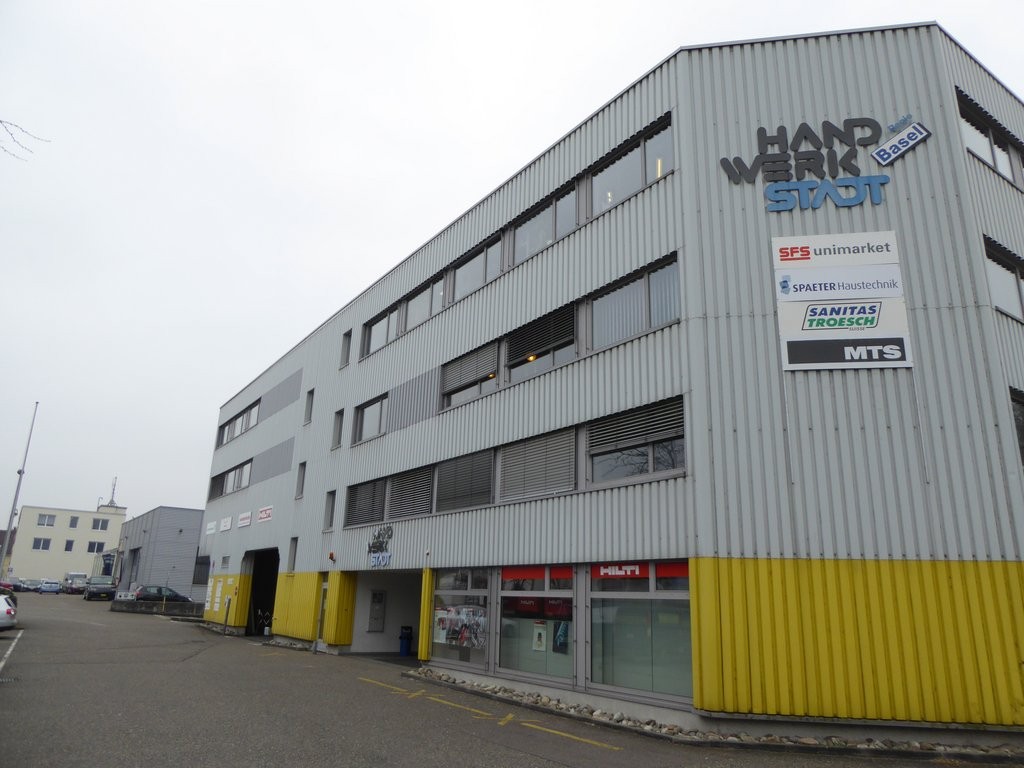 negozio di 150m², foto 1 di 2