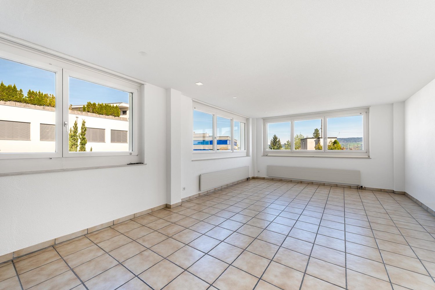 195m² commercial
