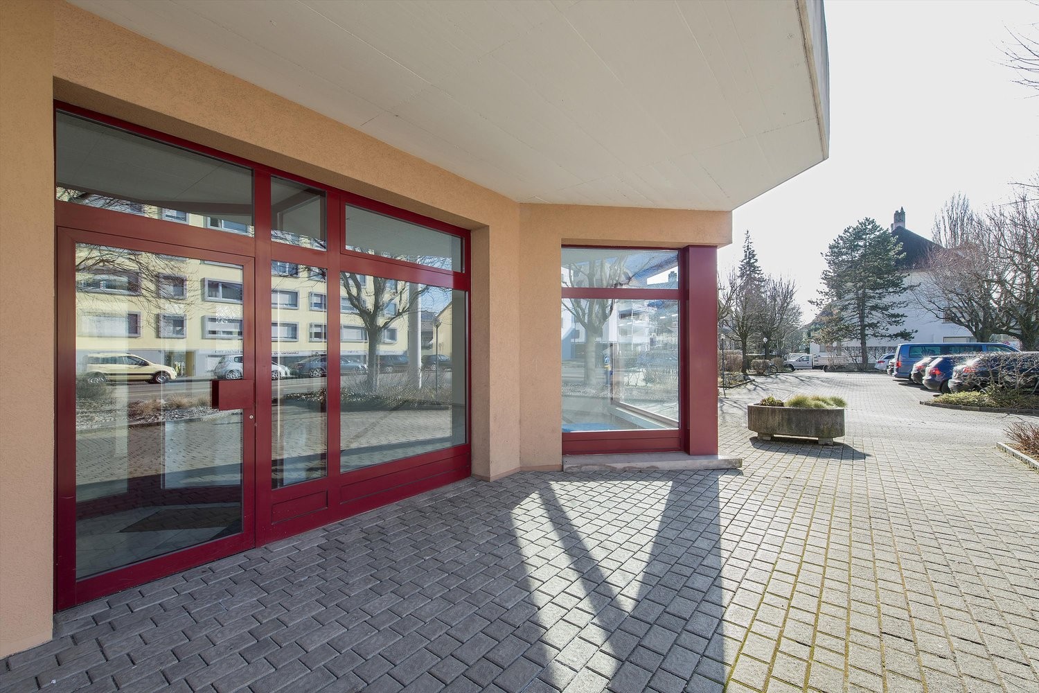 123m² shop