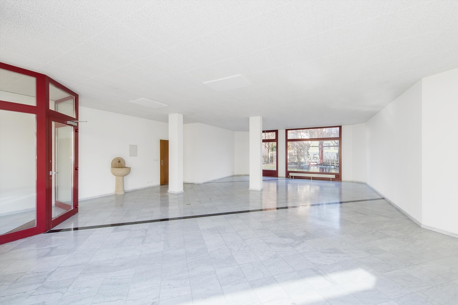 123m² shop