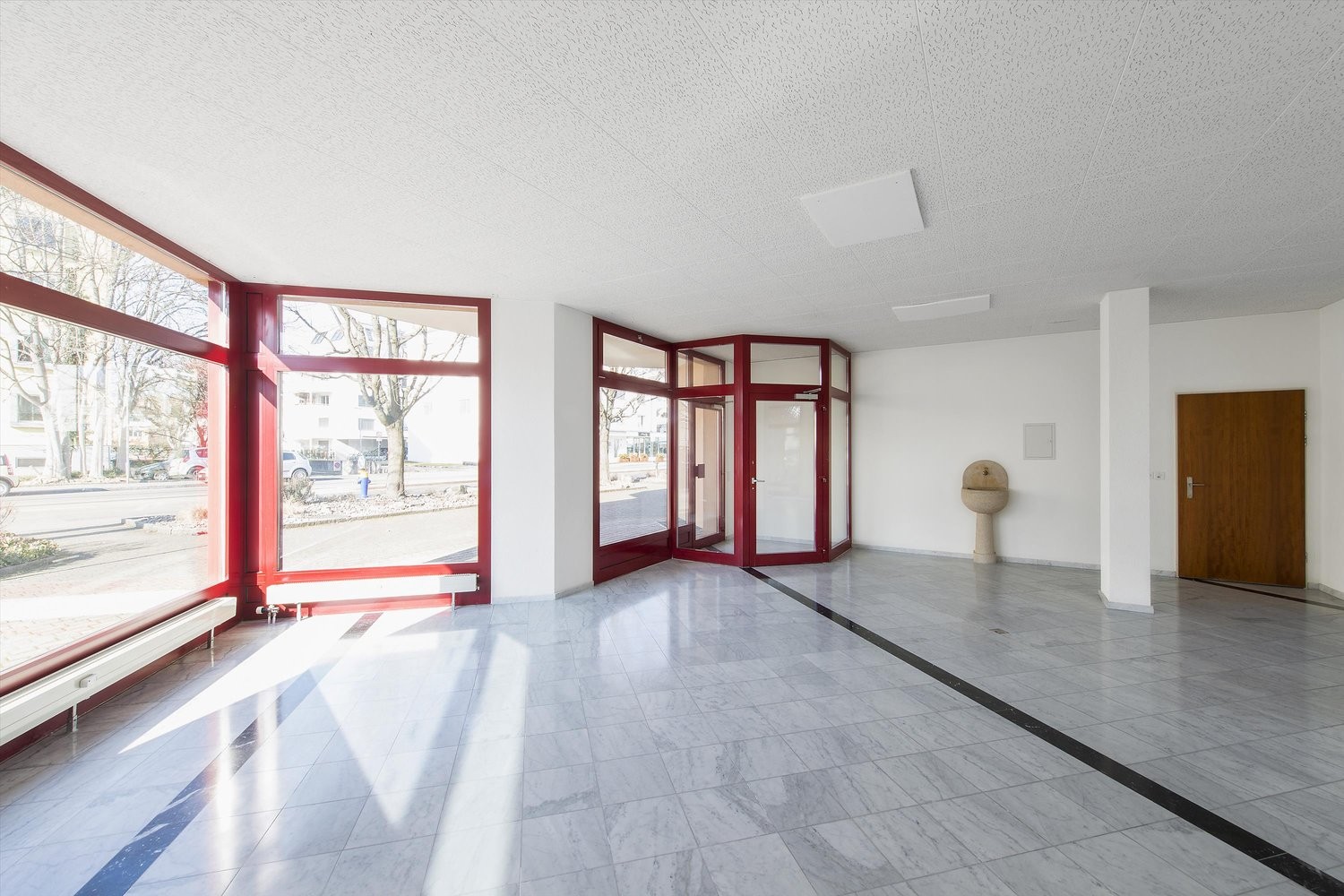 123m² shop