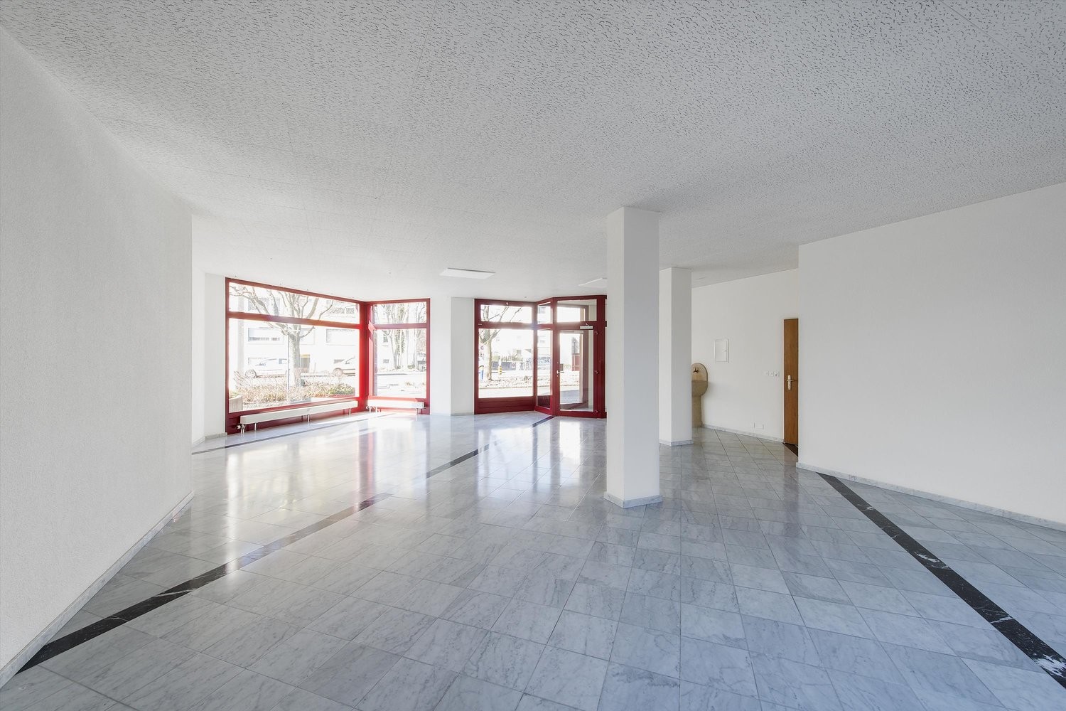 123m² shop