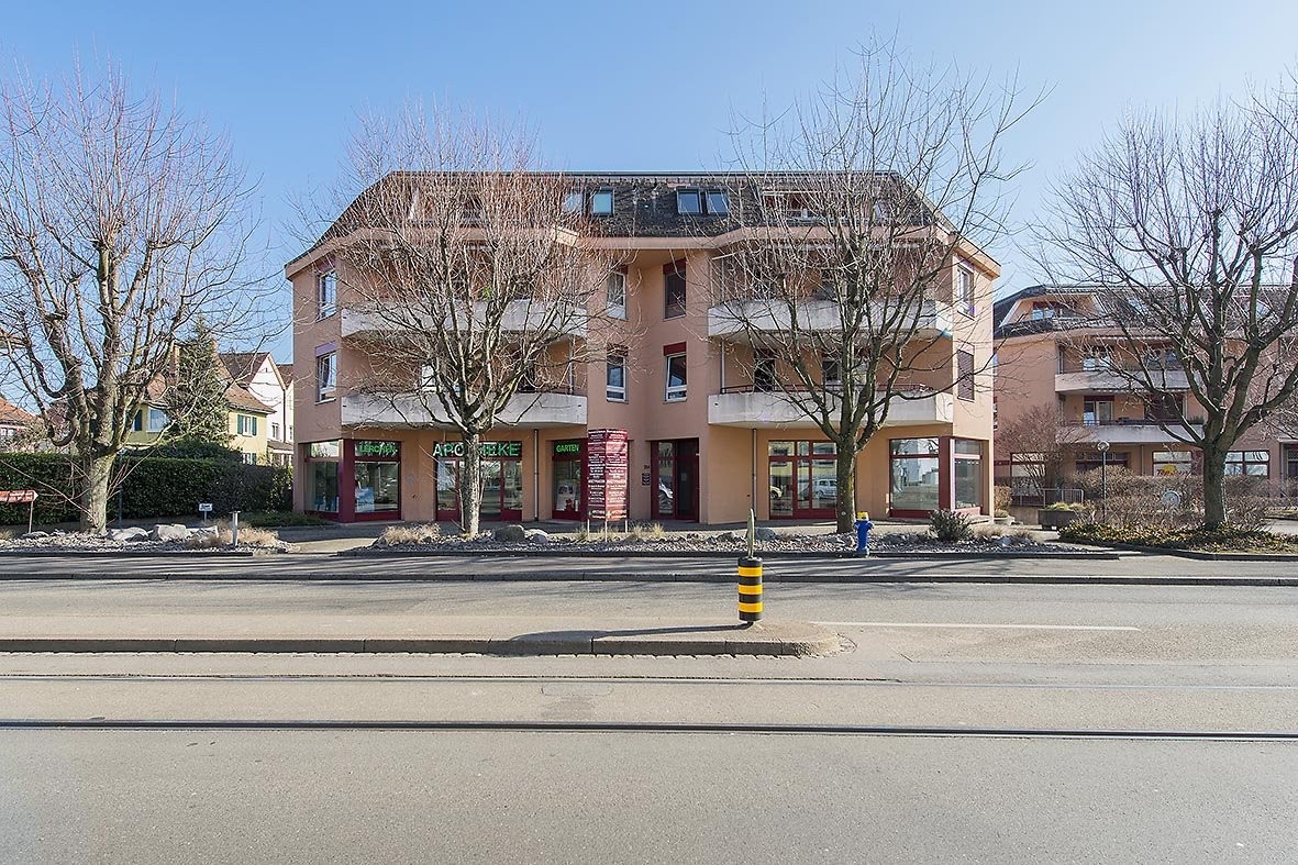 123m² shop