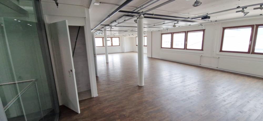 211m² office