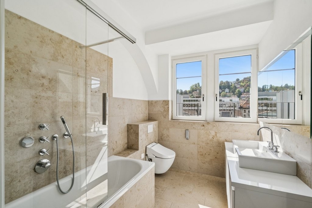 366m² office