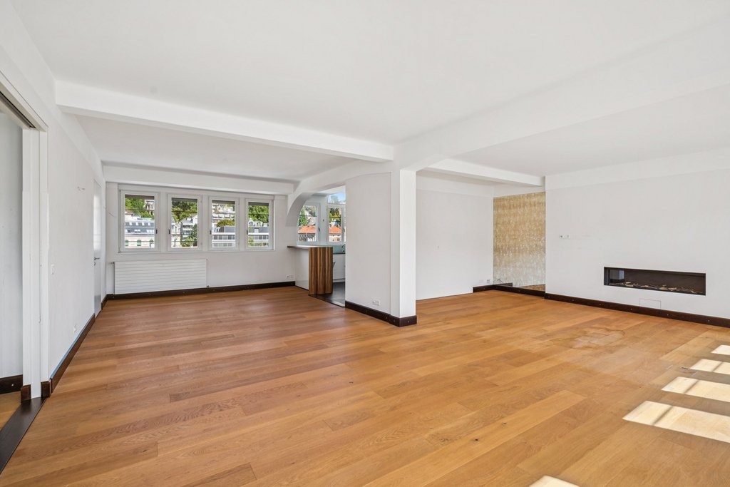 366m² office