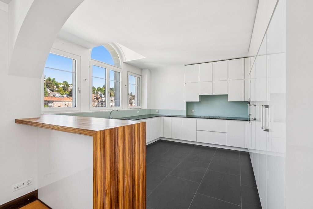 366m² office