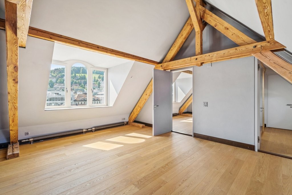 366m² office