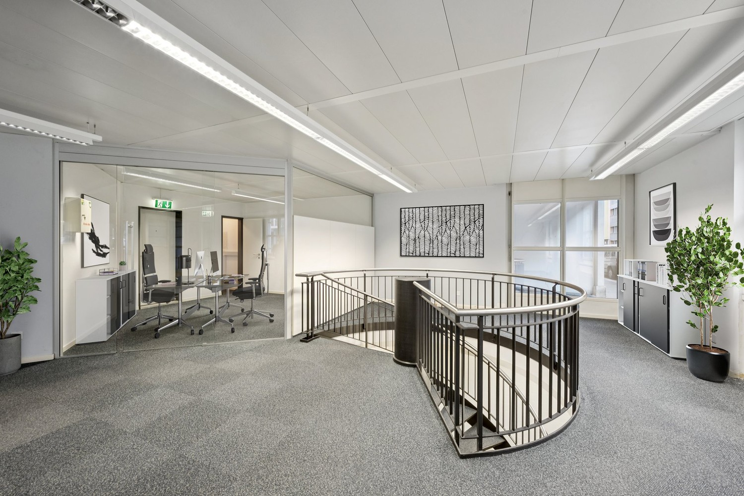 215m² office