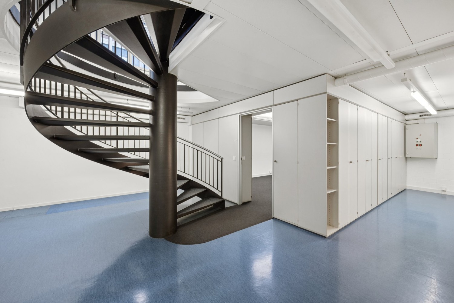 215m² office